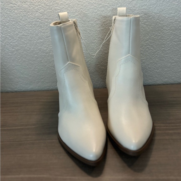 Qupid Cream Ankle cowboy Boots - Picture 5 of 6